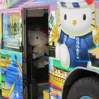 Hello Kitty Bus mit Hello Kitty