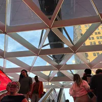 Penn-Station, Rolltreppe nach oben, der erste Blick auf Manhattan