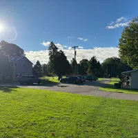 Unsere Unterkunft vom See her gesehen. Rechts waren wir zu Hause.